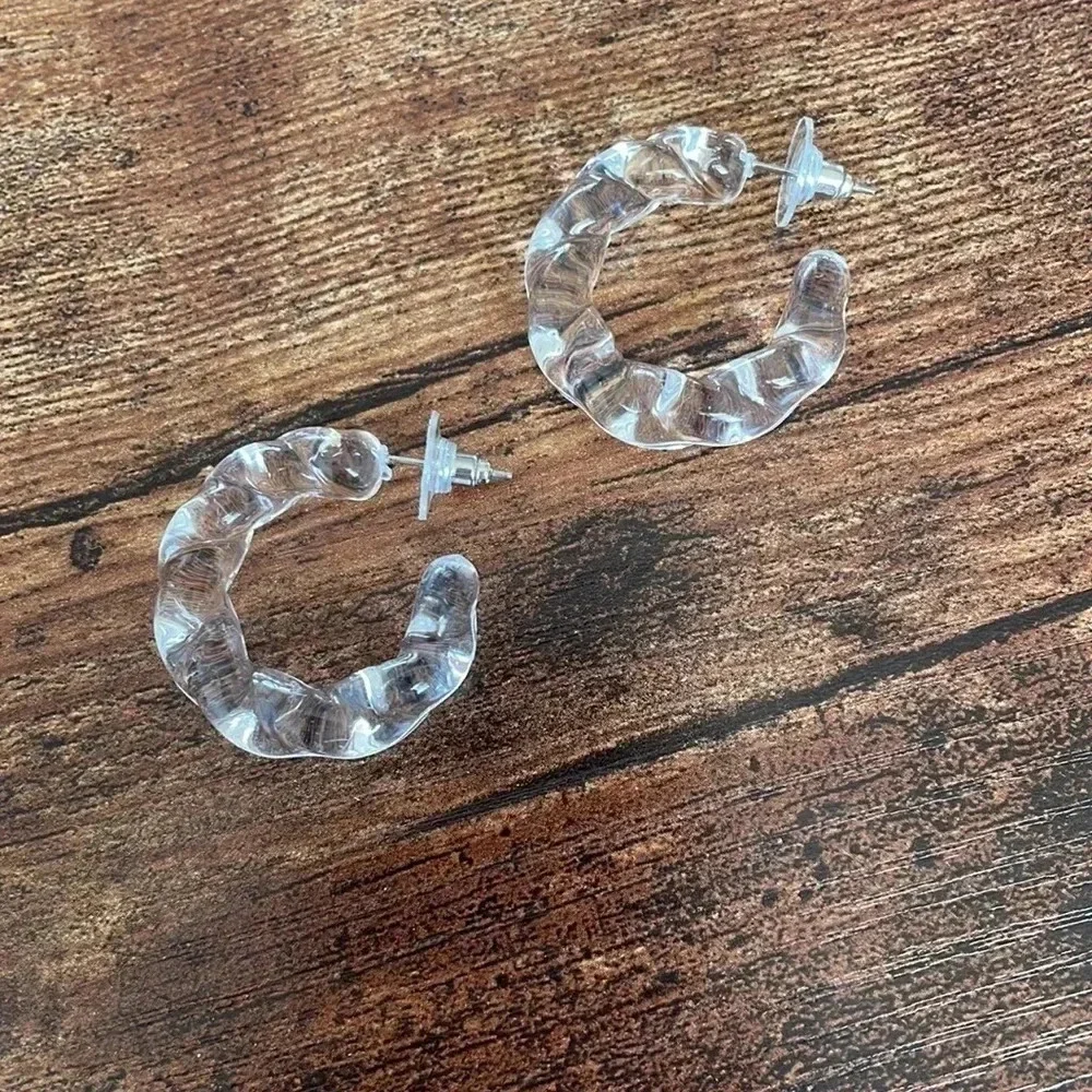 ❤️ NEW 2/$20 or 3/$25 Statement Clear Twist Oversize Acrylic Cuff Earrings